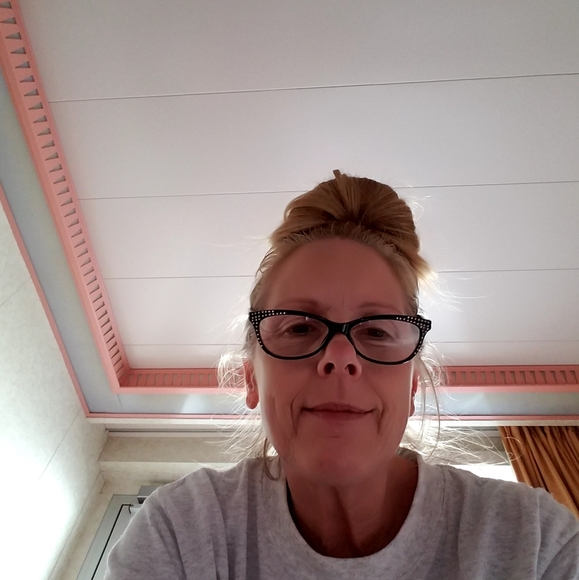 Meet your Posher, Roxann - Picture 2 of 4